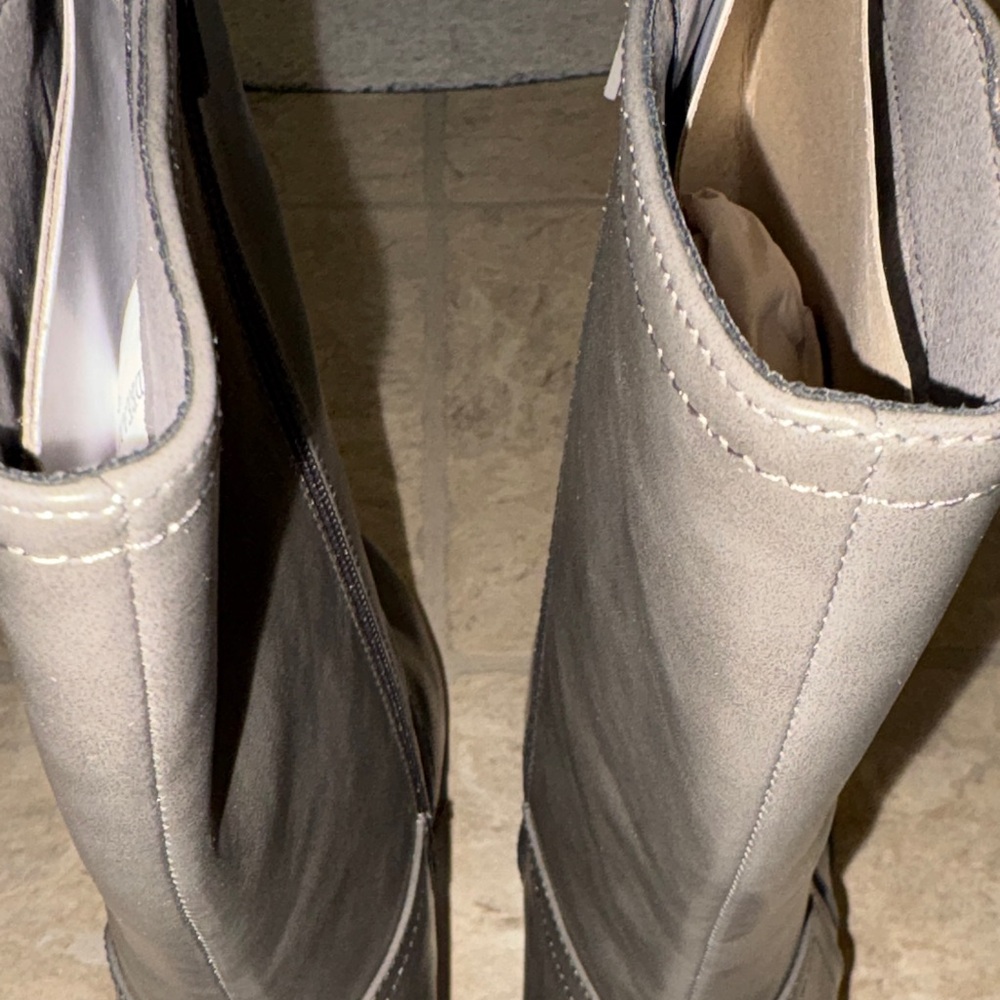Dream Pairs size 9  Women's Grey Heeled Riding style Boots - Picture 8 of 13